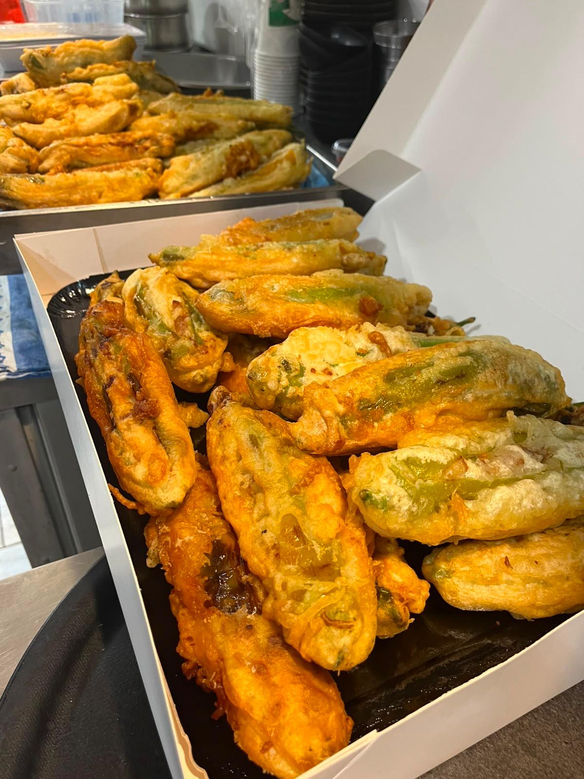 Plateau de piments farcis